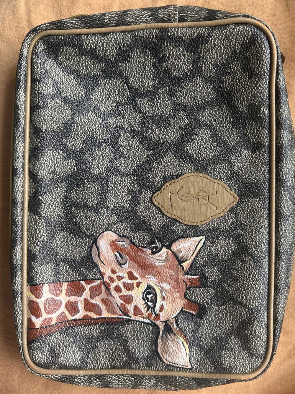 Yves Saint Laurent Hand-Painted Vintage Giraffe Print Clutch Pouch Toiletry Bagπ¦ - Picture 3 of 16